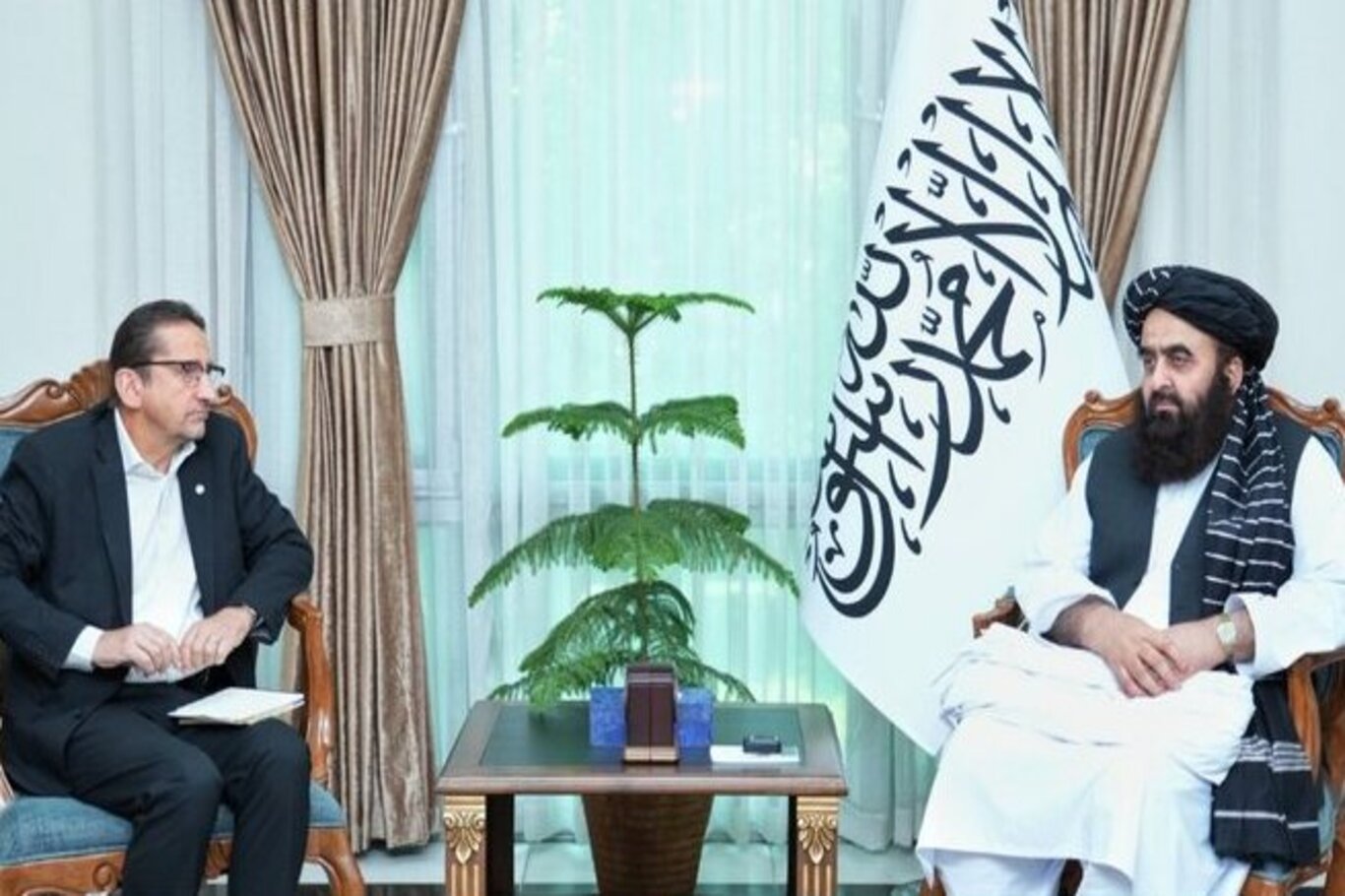 Afghan FM Muttaqi meets incoming UNAMA deputy envoy in Kabul