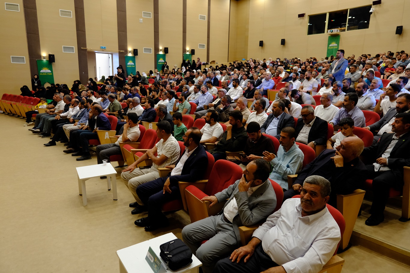 HÜDA PAR Erciş İlçe Kongresi'nde Kazım Bilici güven tazeledi