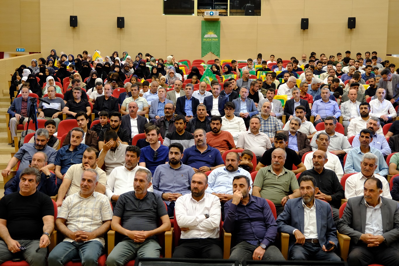 HÜDA PAR Erciş İlçe Kongresi'nde Kazım Bilici güven tazeledi