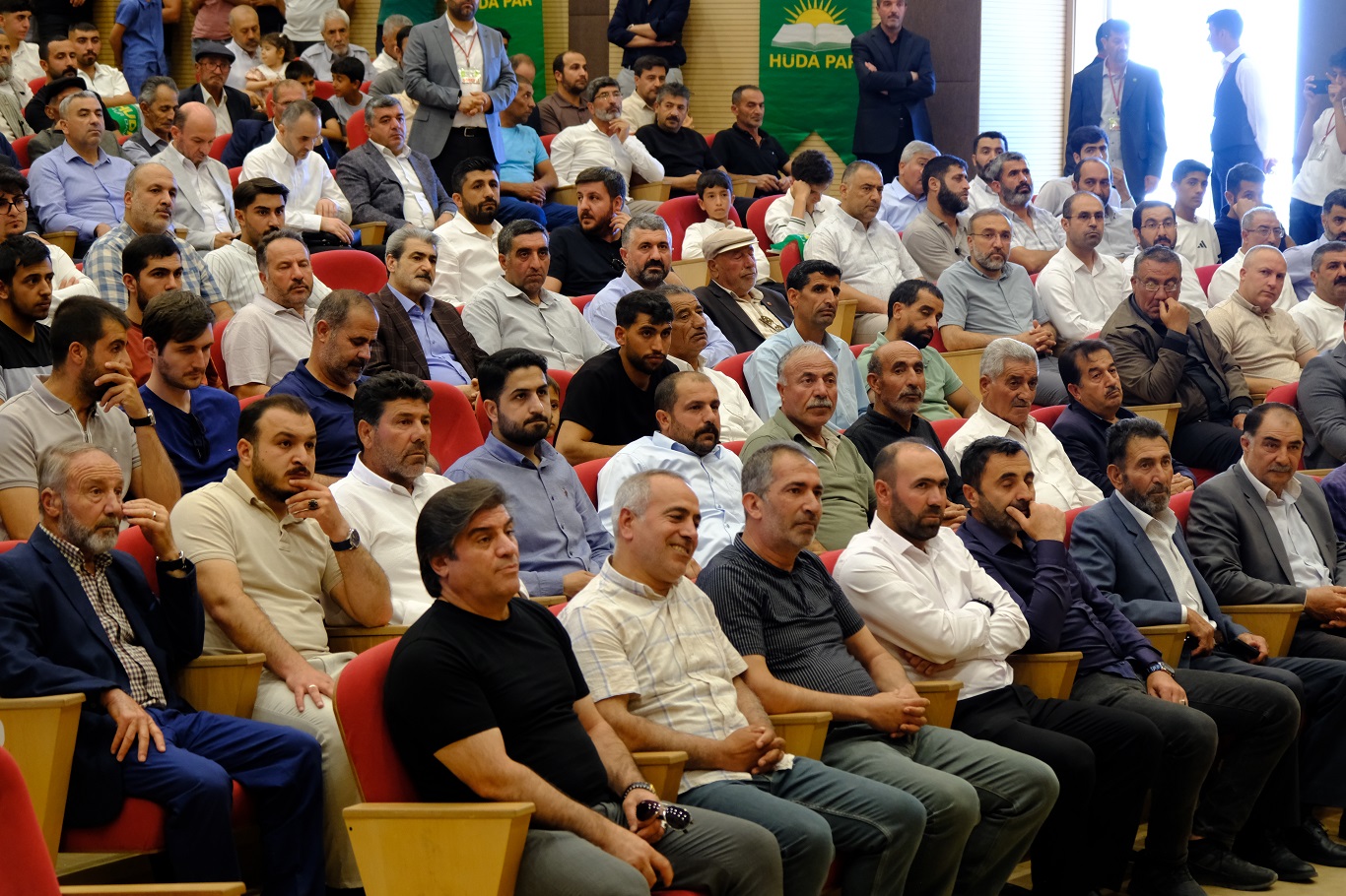 HÜDA PAR Erciş İlçe Kongresi'nde Kazım Bilici güven tazeledi