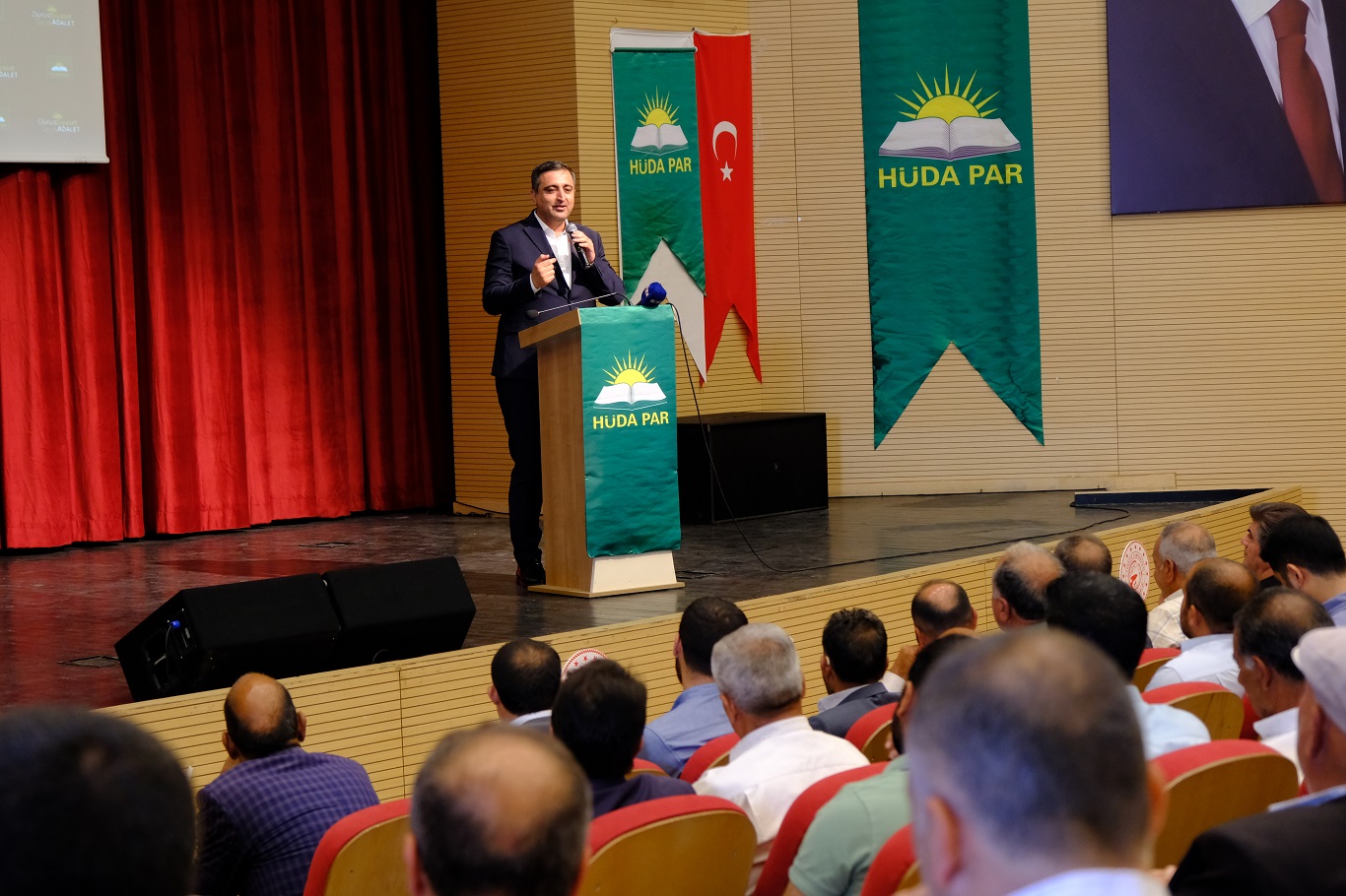 HÜDA PAR Erciş İlçe Kongresi'nde Kazım Bilici güven tazeledi