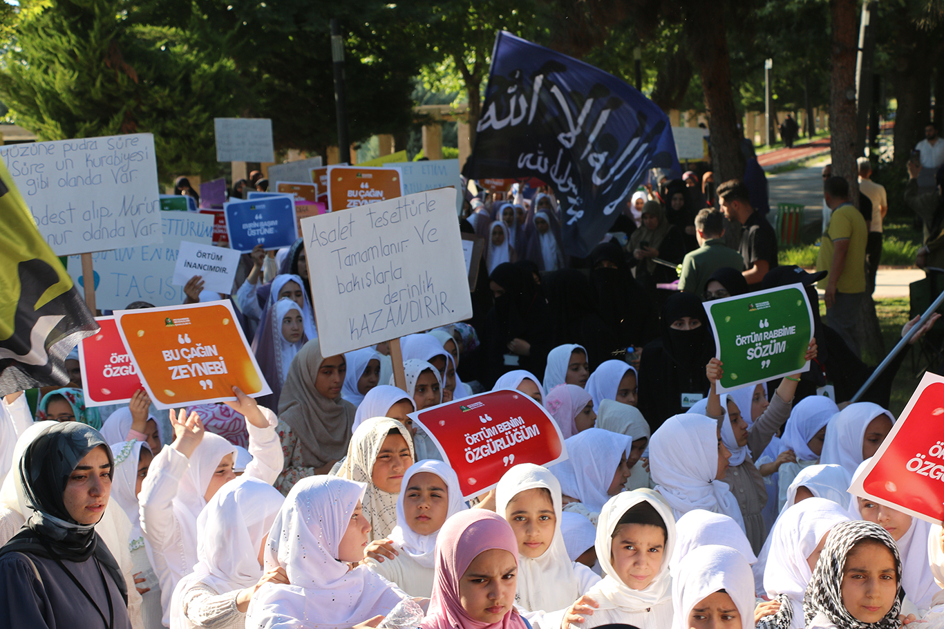 Şanlıurfa'da "Niyet Ettim Örtünmeye Emrin Başım Üstüne" program düzenlendi