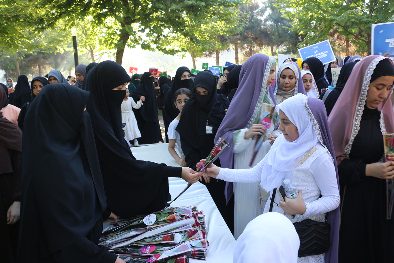 Şanlıurfa'da "Niyet Ettim Örtünmeye Emrin Başım Üstüne" program düzenlendi