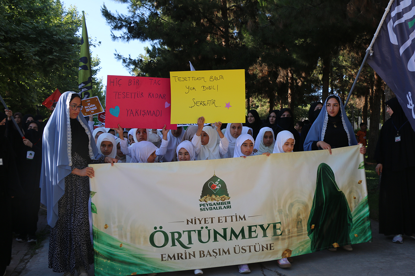 Şanlıurfa'da "Niyet Ettim Örtünmeye Emrin Başım Üstüne" program düzenlendi