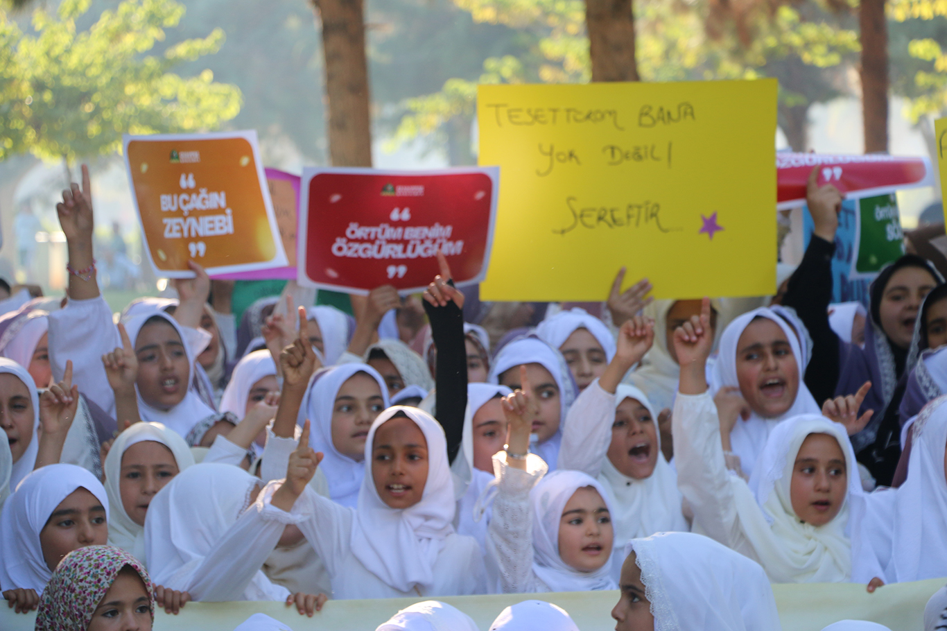 Şanlıurfa'da "Niyet Ettim Örtünmeye Emrin Başım Üstüne" program düzenlendi