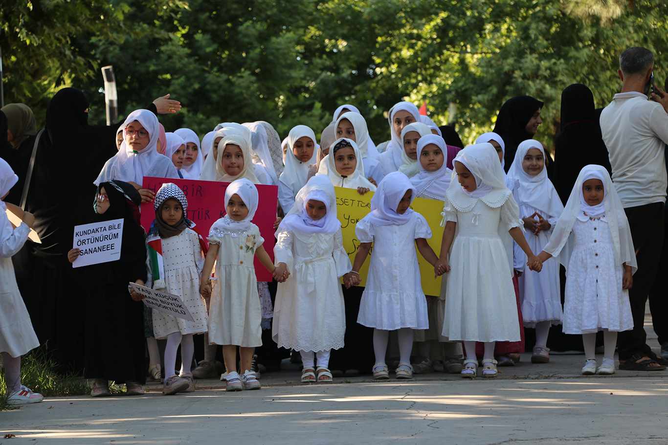 Şanlıurfa'da "Niyet Ettim Örtünmeye Emrin Başım Üstüne" program düzenlendi