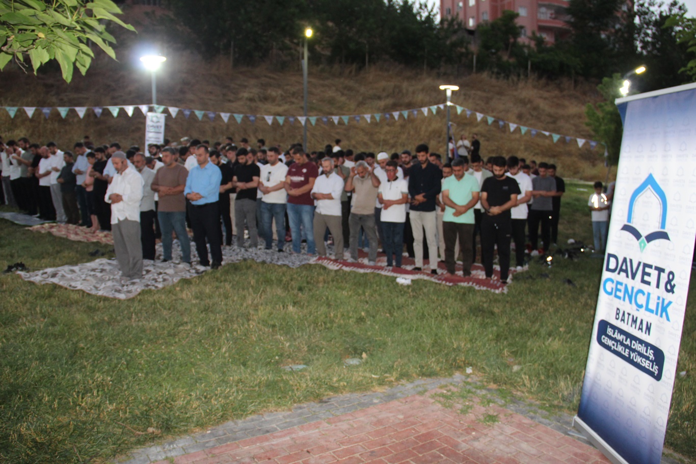 "İslam'la Diriliş, Gençlikle Yükseliş" temalı Gençlik Buluşması Batman'da coşkuyla gerçekleştirildi