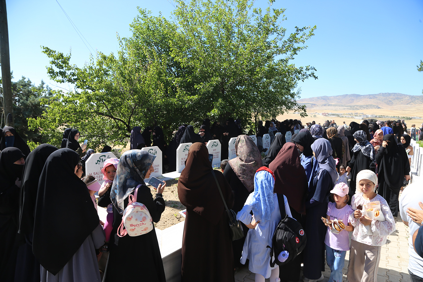 Susa Camii yarenleri şehadetlerinin 34'üncü yılında mezarları başında anıldı