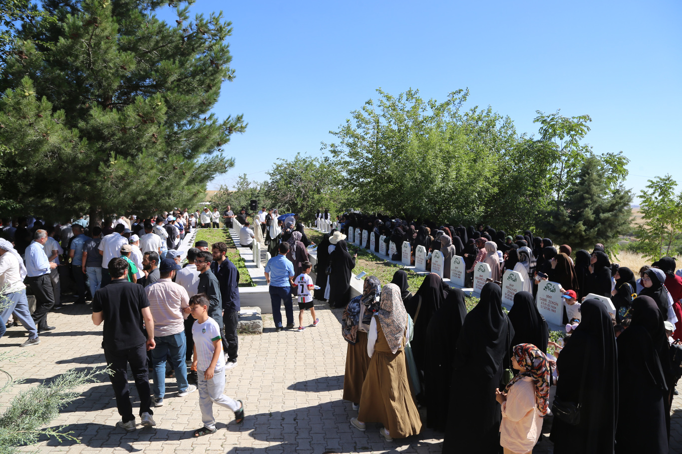 Susa Camii yarenleri şehadetlerinin 34'üncü yılında mezarları başında anıldı