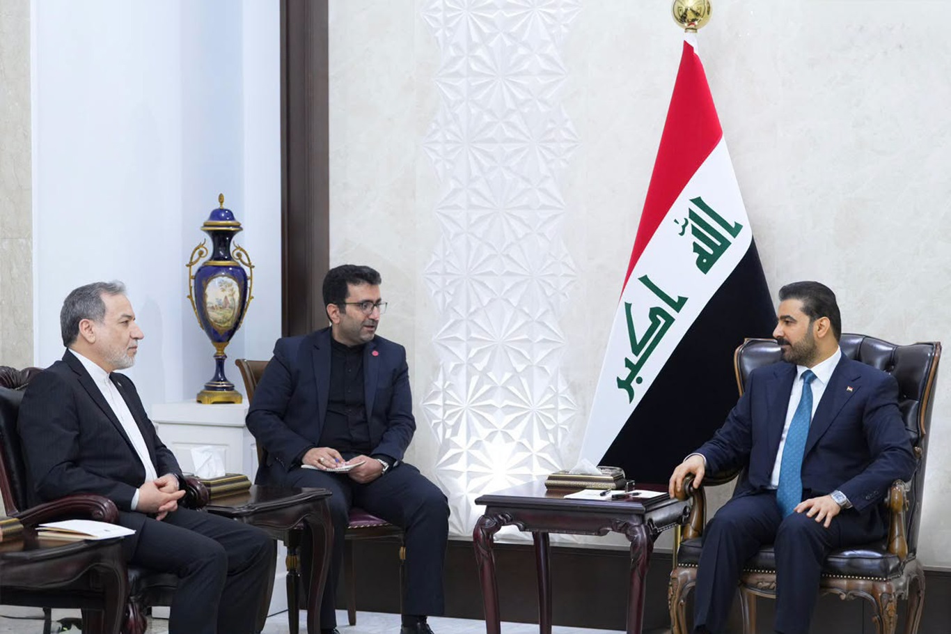 وزیر امور خارجه ایران، عراقچی، با نخست وزیر عراق در بغداد دیدار کرد