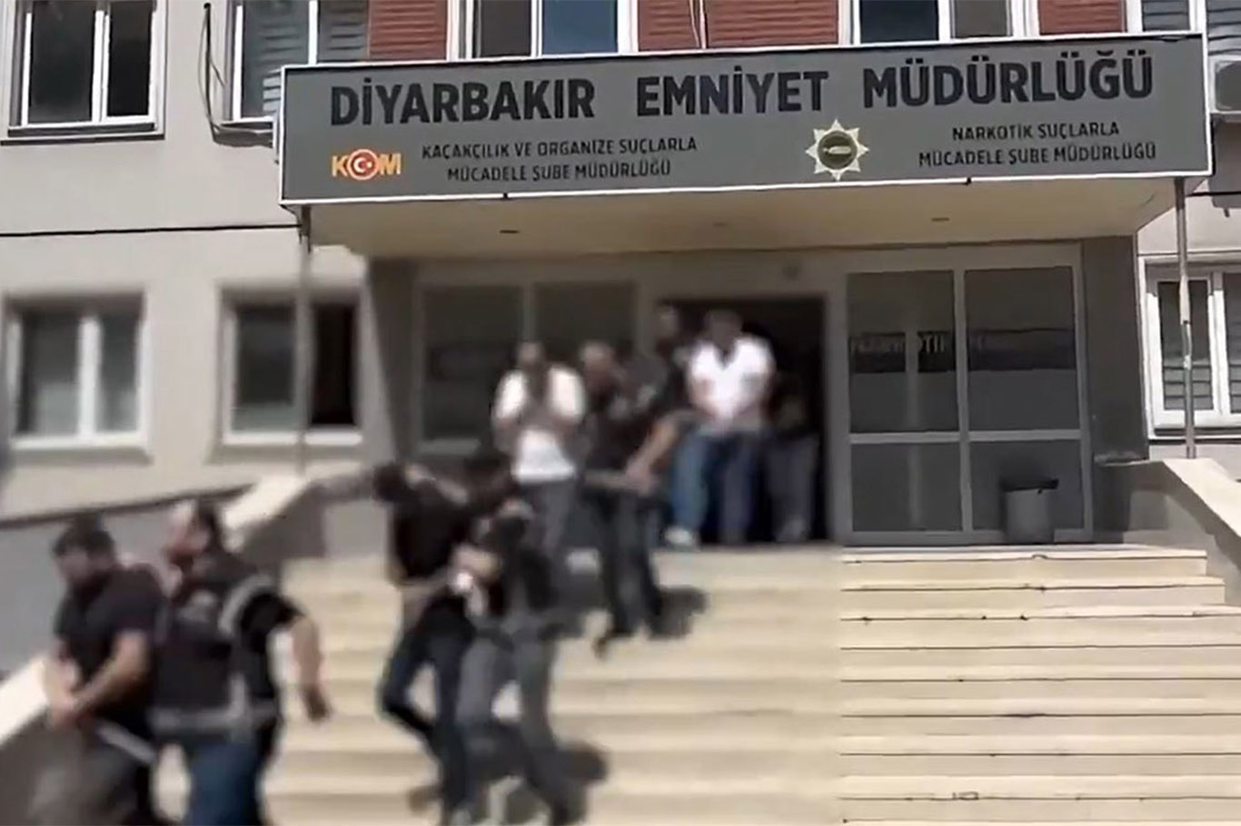 Diyarbakır'da silahlı suç örgütüne operasyon: 15 tutuklama