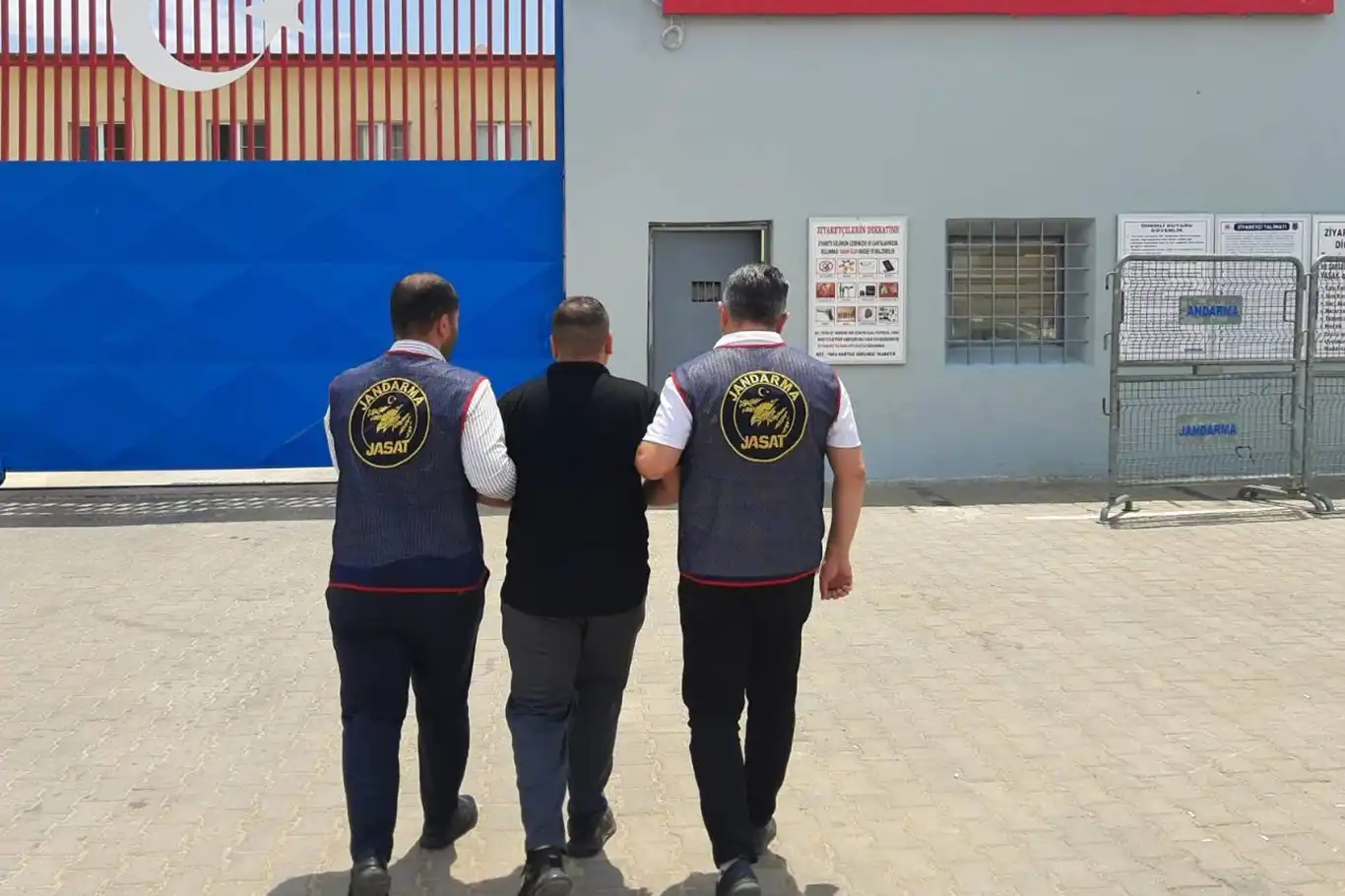 Gaziantep'te 10 yıl hapis cezası bulunan 2 firari yakalandı