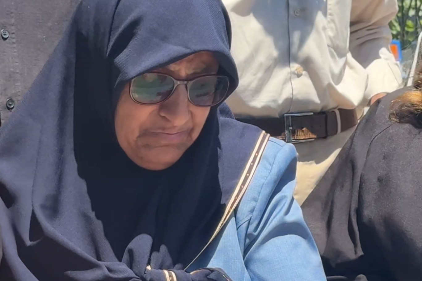 Evlerinde ölü bulunan ailenin davasında 2 sanığa tahliye kararı: Ailenin yakınları ve avukatlardan sert tepki