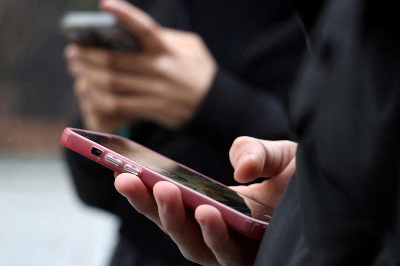 Swêd dixwaze ji bo bikarhênerên medyaya civakî emrê 15 salan ferz bike