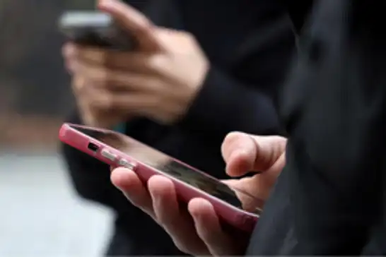 Swêd dixwaze ji bo bikarhênerên medyaya civakî emrê 15 salan ferz bike