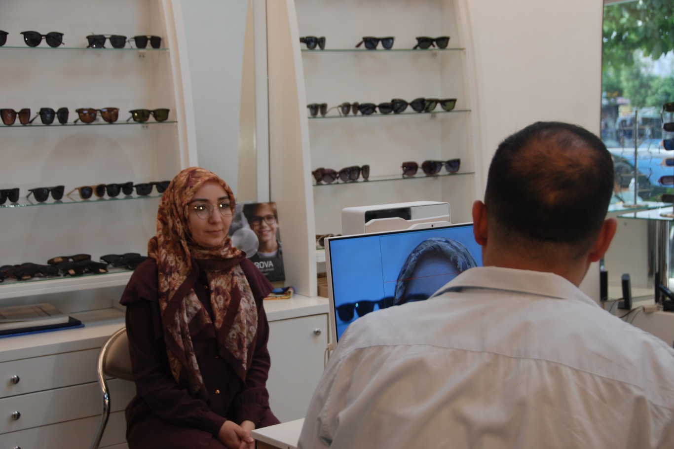 Optisyen Gümülü: Kalitesiz güneş gözlükleri göz sağlığını tehdit ediyor