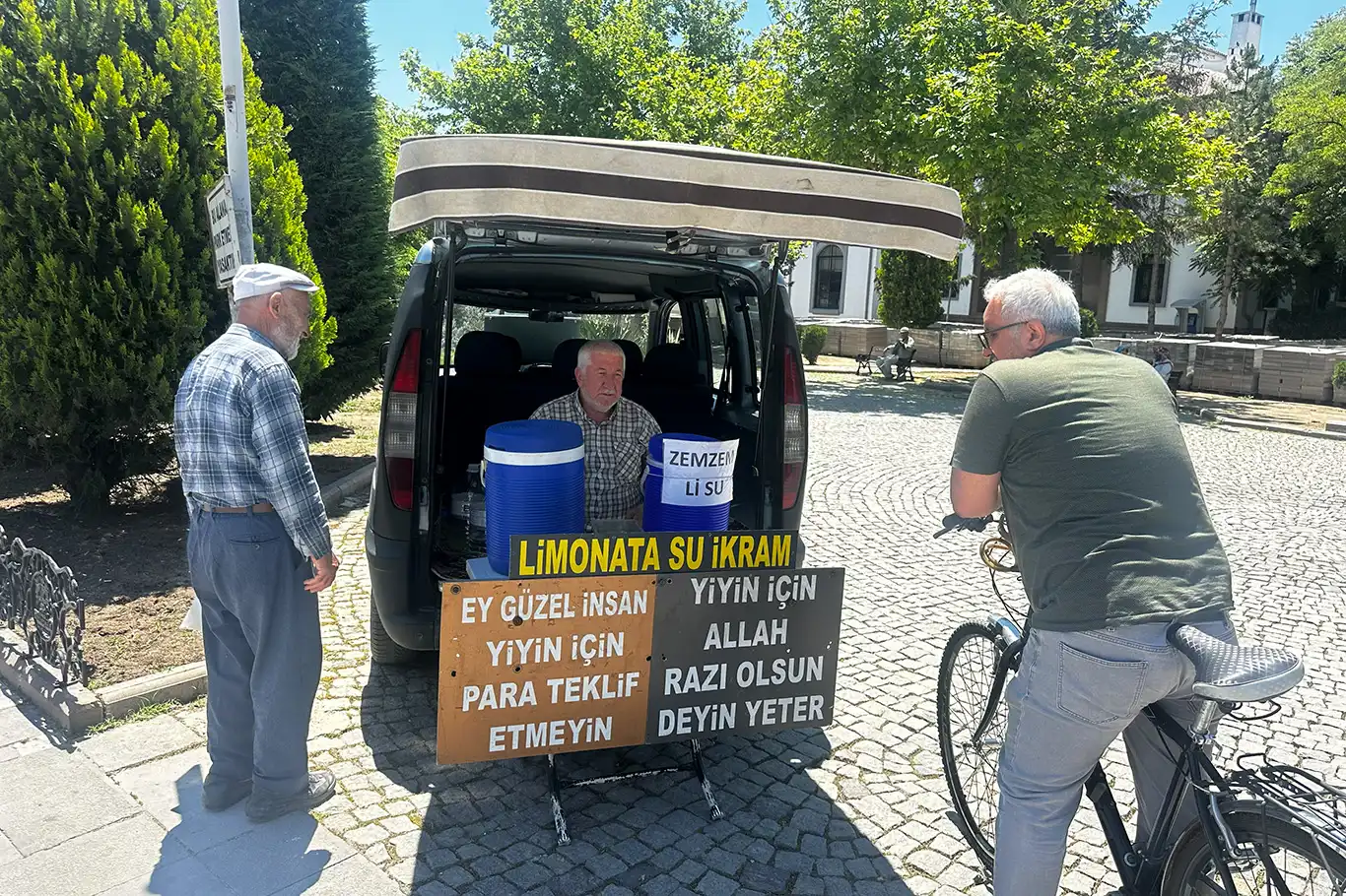9 yıldır ücretsiz içecek dağıtan Yıldız: Tek amacım Allah'ın rızasını kazanmak