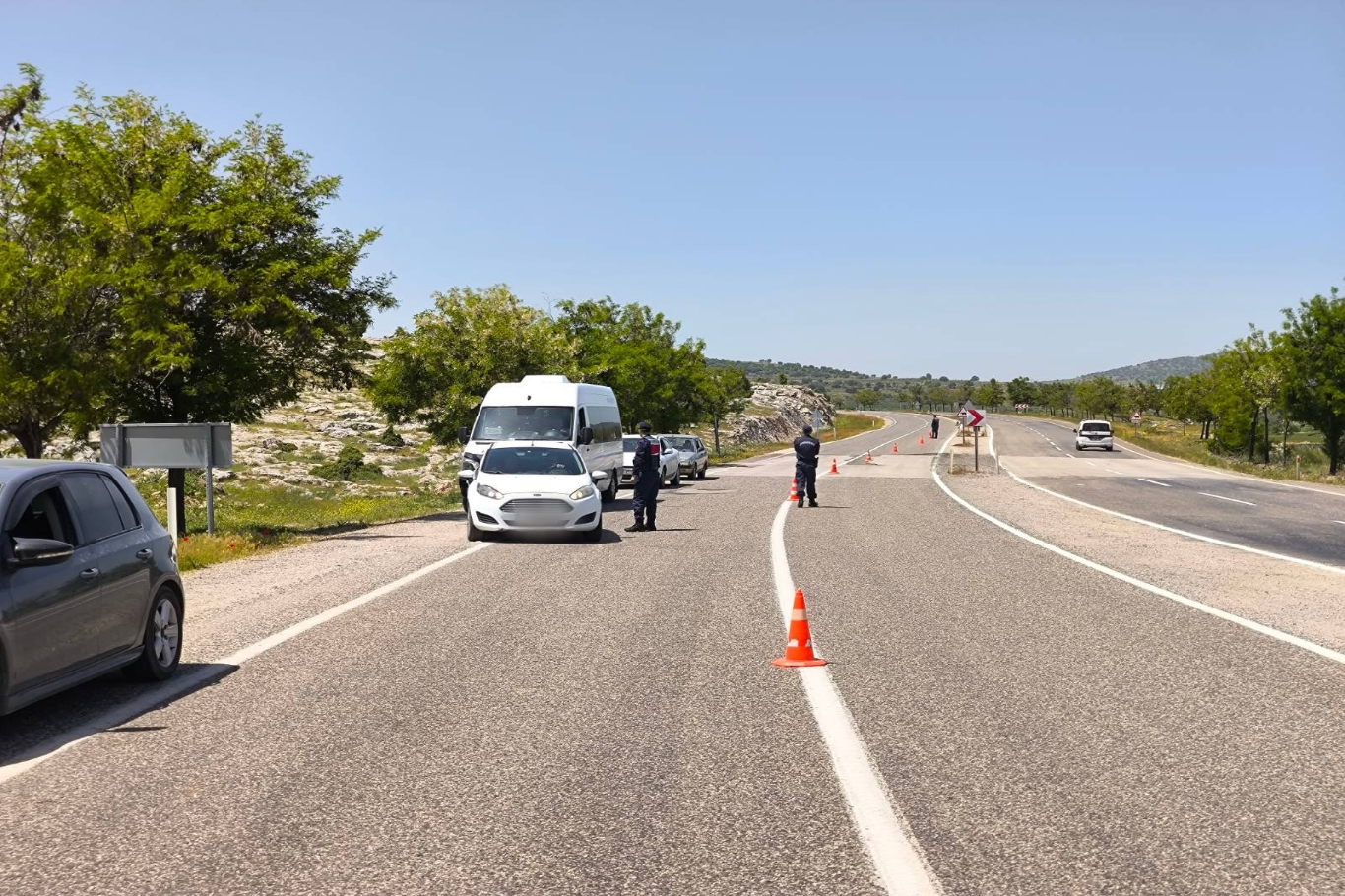 Gaziantep'te yol kontrol uygulaması: 74 aranan şahıs yakalandı