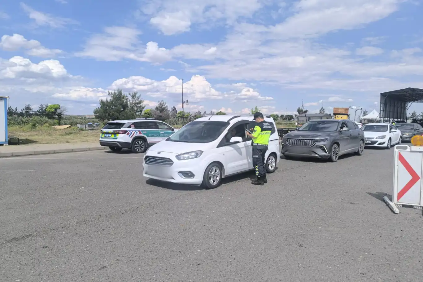 Gaziantep'te yol kontrol uygulaması: 74 aranan şahıs yakalandı