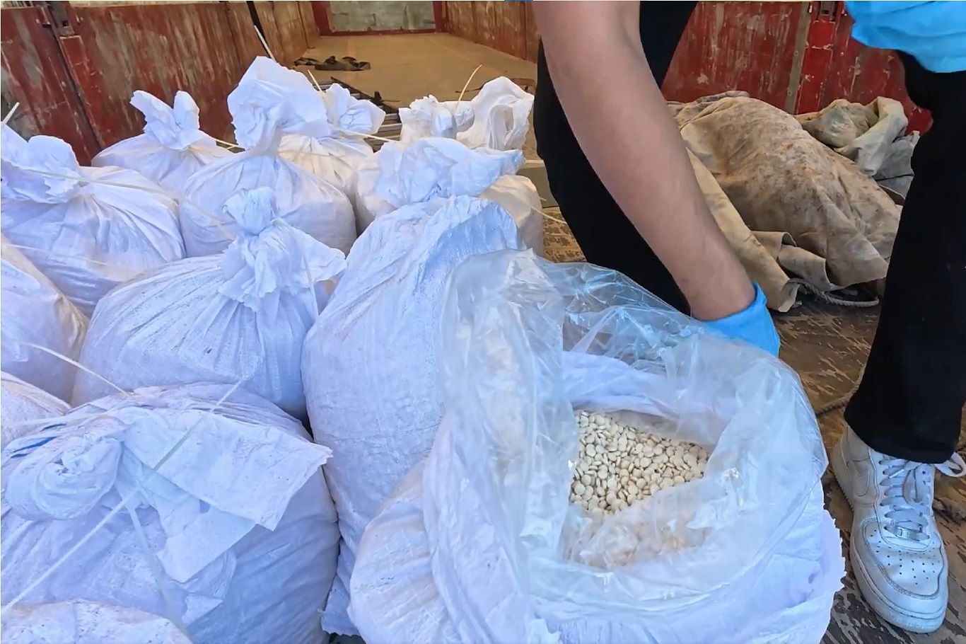 Adana'da durdurulan tırdan 1 milyon 800 bin uyuşturucu hap çıktı