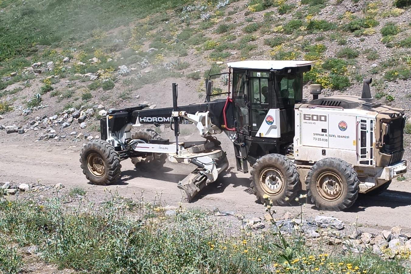 Şırnak'ta haziran ayında kar mesaisi: Yayla yolları temizleniyor