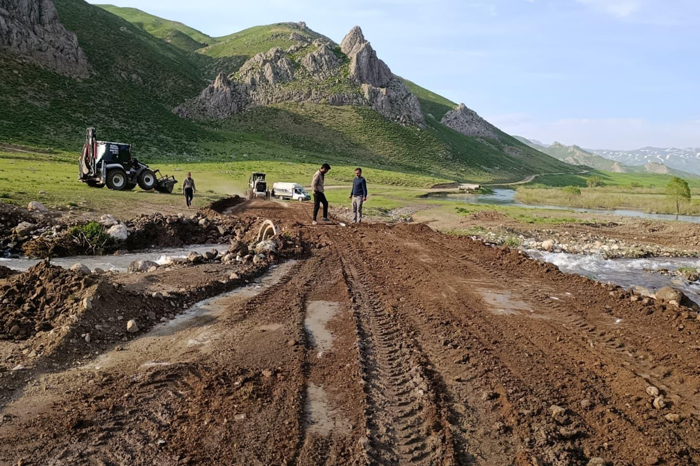 Şırnak'ta haziran ayında kar mesaisi: Yayla yolları temizleniyor