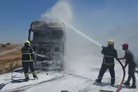 Şanlıurfa'da saman yüklü tır'da çıkan yangın söndürüldü