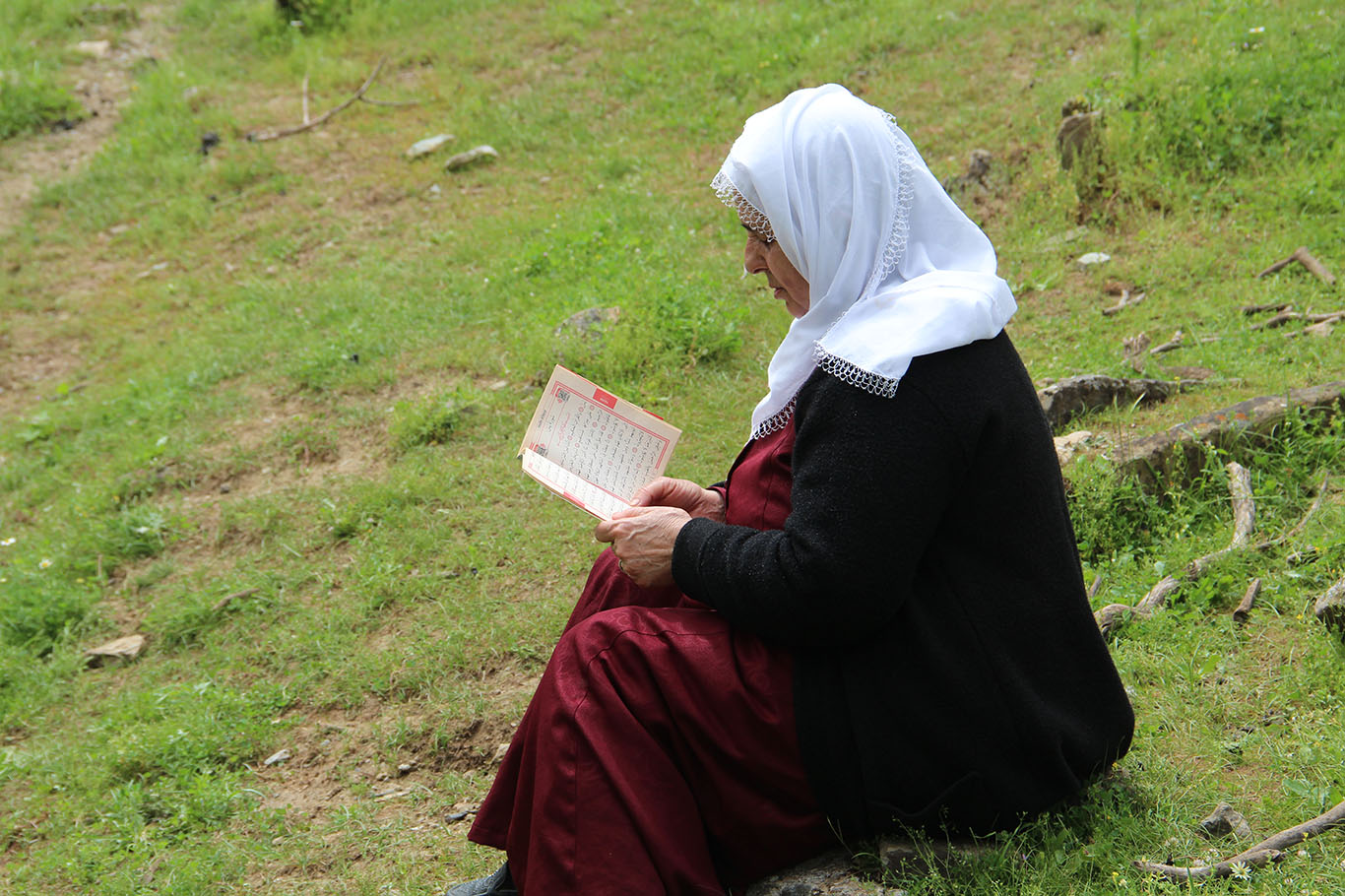 Asırlık cami ve türbe yok olma tehlikesiyle karşı karşıya