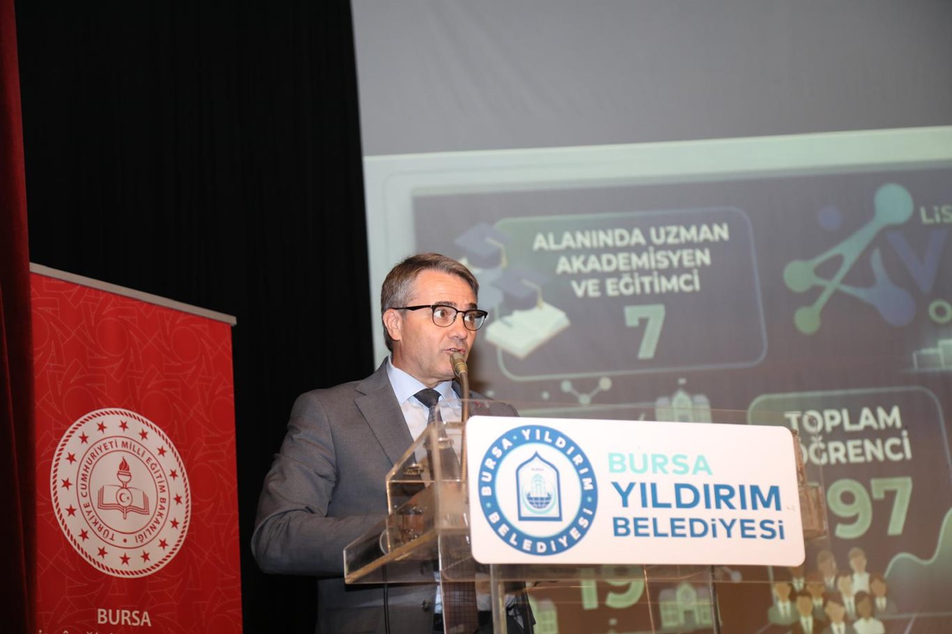 Bursa'da Liselerarası Veri Olimpiyatında İmam Hatip Lisesi birinci oldu