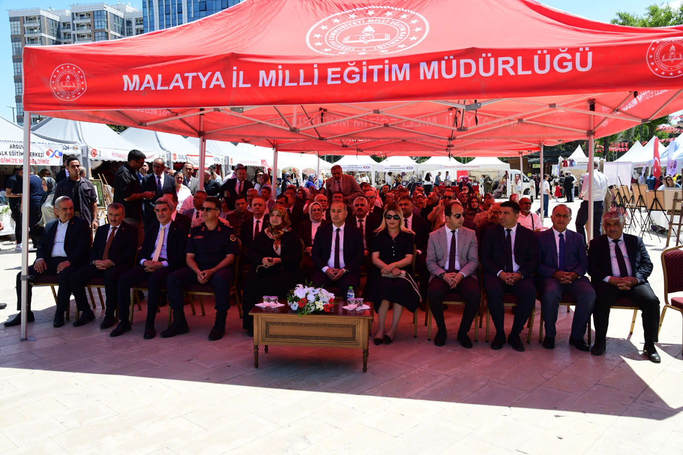 Malatya'da hayat boyu şenliğinde 30 bin kursiyerin emeği görücüye çıktı