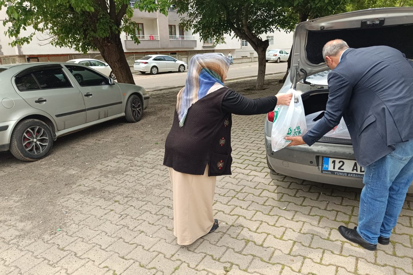 Bingöl Umut Kervanı binlerce aileye kurban eti dağıttı