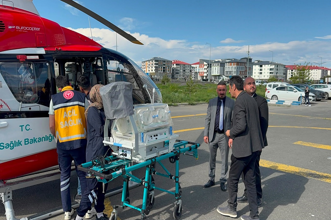 Bitlis'te doğan bebek hava ambulansıyla Ağrı’ya sevk edildi!