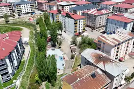 Lüks sitelerin arasında bir köy hayatı şehrin göbeğinde 40 yıllık doğa hayatı