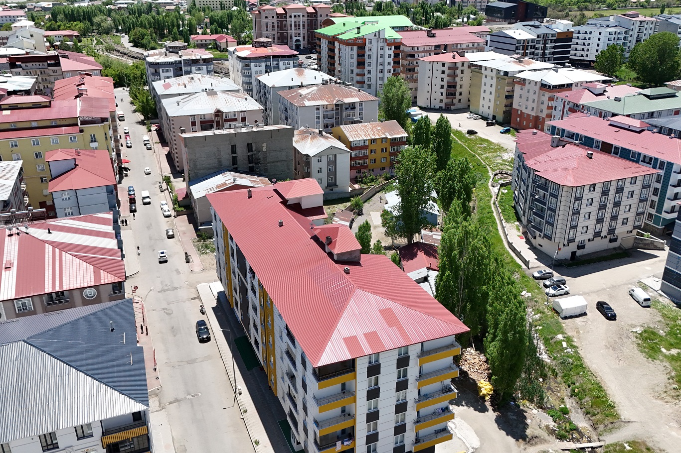 Lüks sitelerin arasında bir köy hayatı şehrin göbeğinde 40 yıllık doğa hayatı