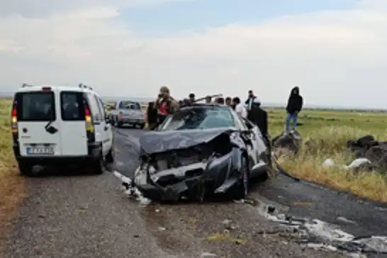 Diyarbakır'da araç takla attı: 3 ölü 3 ağır yaralı