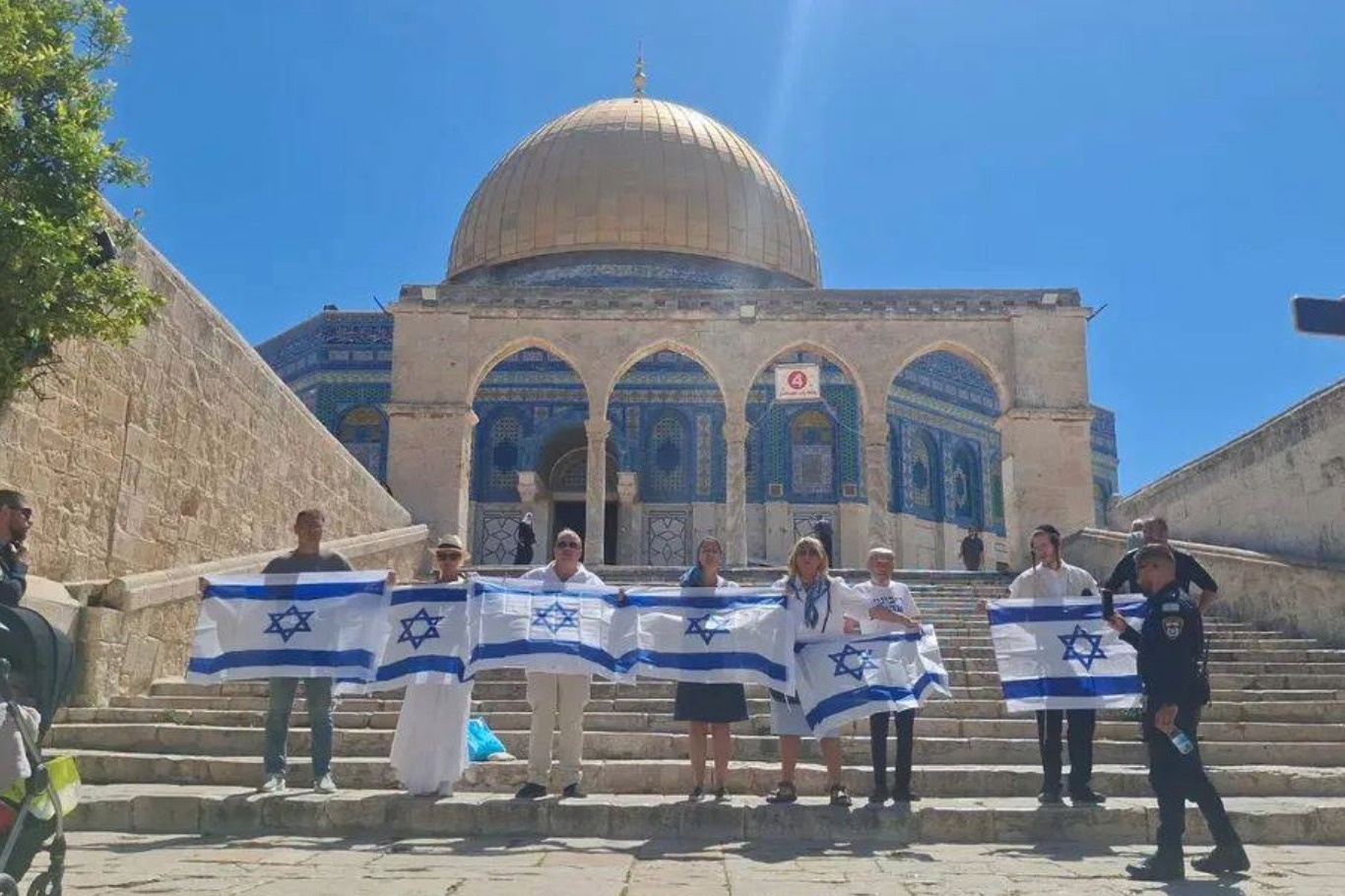 المستوطنون الصهاينة يقتحمون المسجد الأقصى ويؤدون طقوساً تلمودية