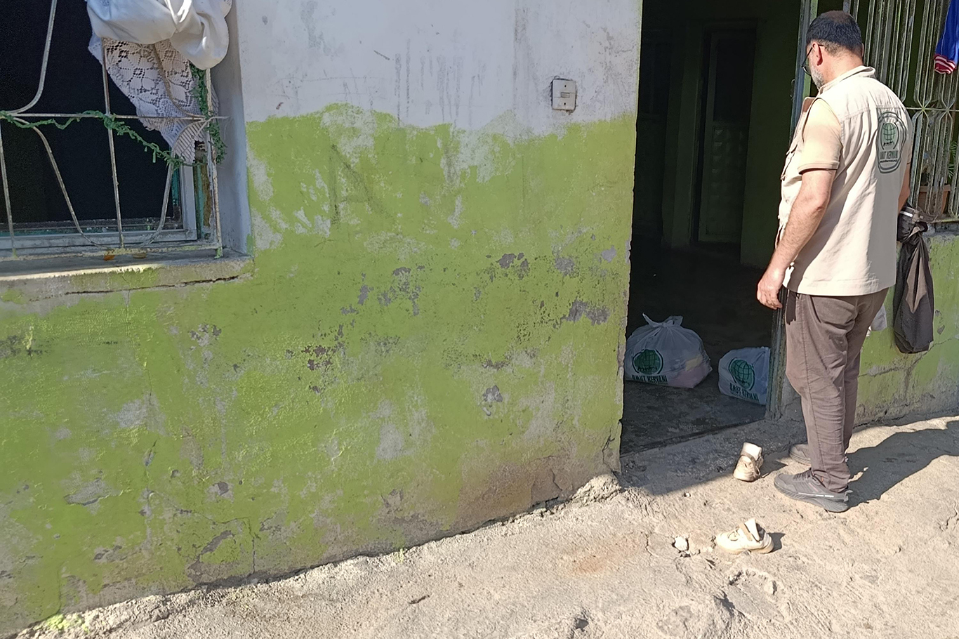 Umut Kervanı Hatay Derneği ihtiyaç sahibi ailelere yardım ulaştırdı