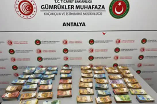 Antalya Havalimanı'nda bebek bezlerine gizlenmiş 381 bin euro ele geçirildi