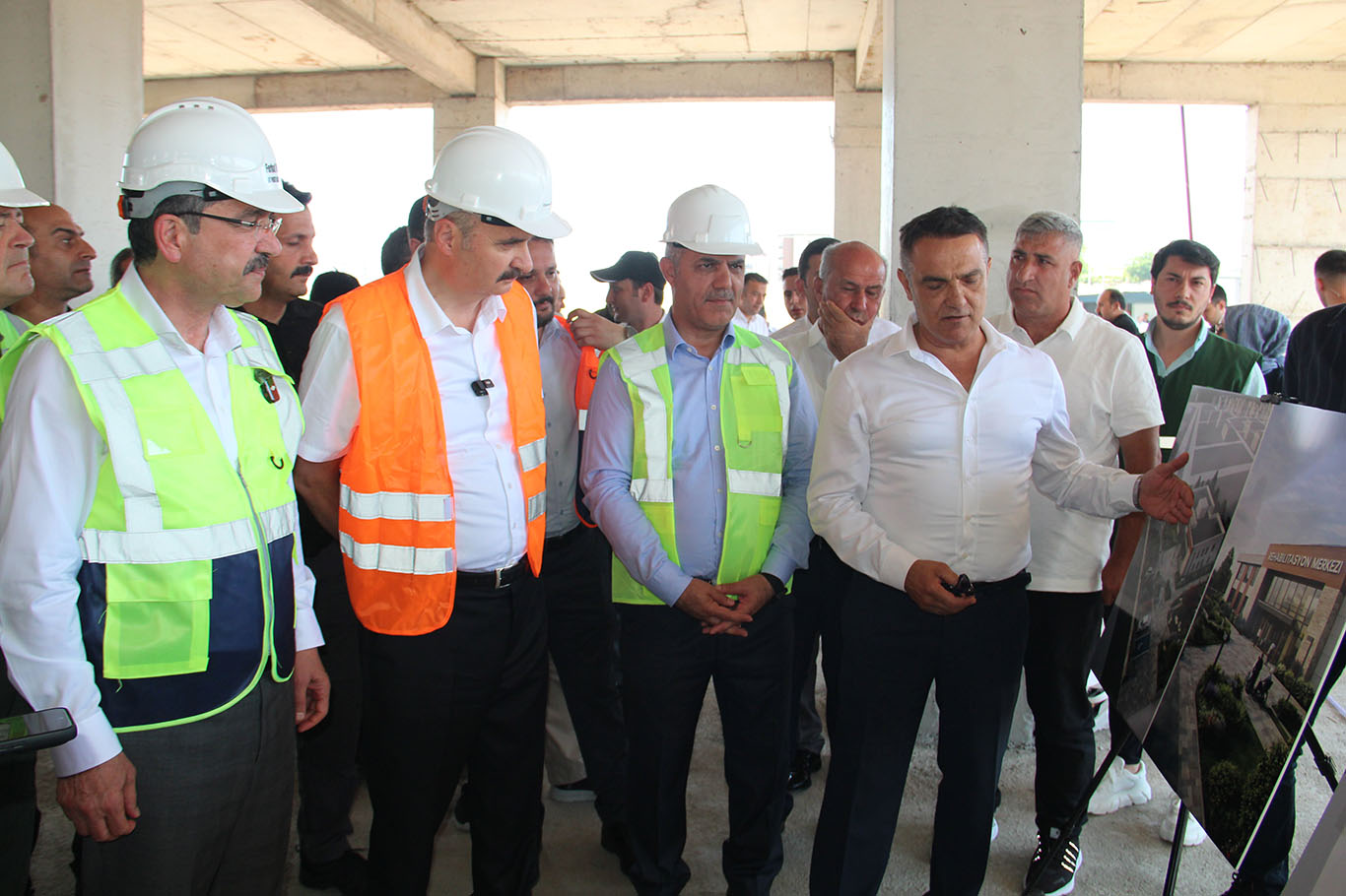 Vali Canalp: Uyuşturucuyu dağıtmaya devam edeceklerse gidecekleri yer hapishane olacaktır