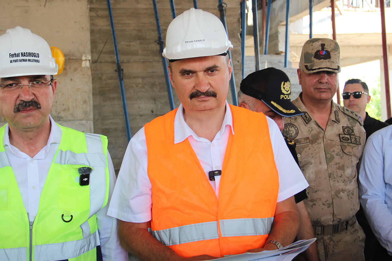 Vali Canalp: Uyuşturucuyu dağıtmaya devam edeceklerse gidecekleri yer hapishane olacaktır