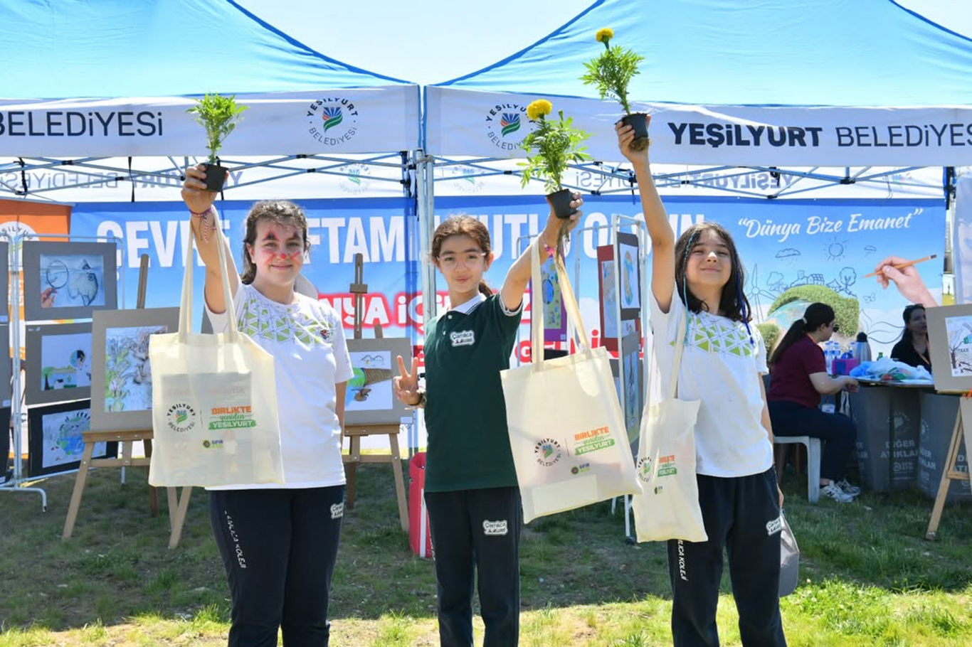 Malatya'da öğrenciler, 48 bin atık pil toplayarak 196 bin metreküp toprağı kurtardılar