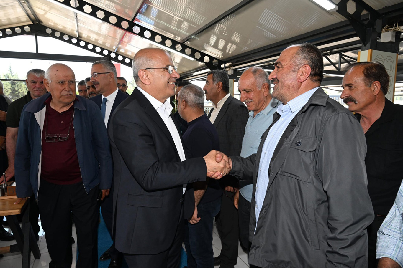 Büyükşehir Belediye Başkanı Sami Er: Birçok yol ağı açıyoruz