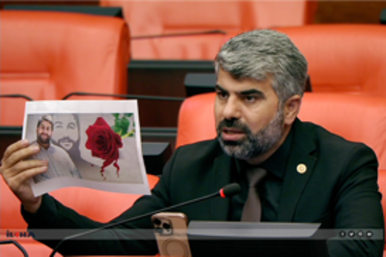 فاروق دینچ پەرلەمانتاری هودا پار لە پەرلەمانی تورکیا یادی شەهید ئایتاچ باران دەکات