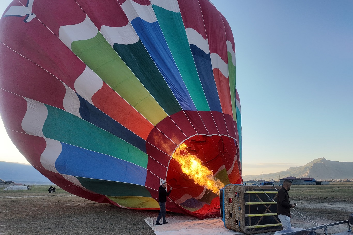 Doğubayazıt semaları sıcak hava balonuyla renklendi