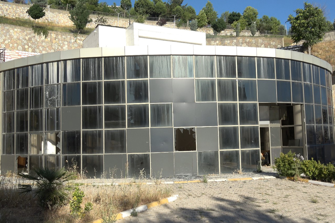 Şanlıurfa'nın Karaköprü ilçesinde uzun süredir atıl durumda bulunan Yaşam Park