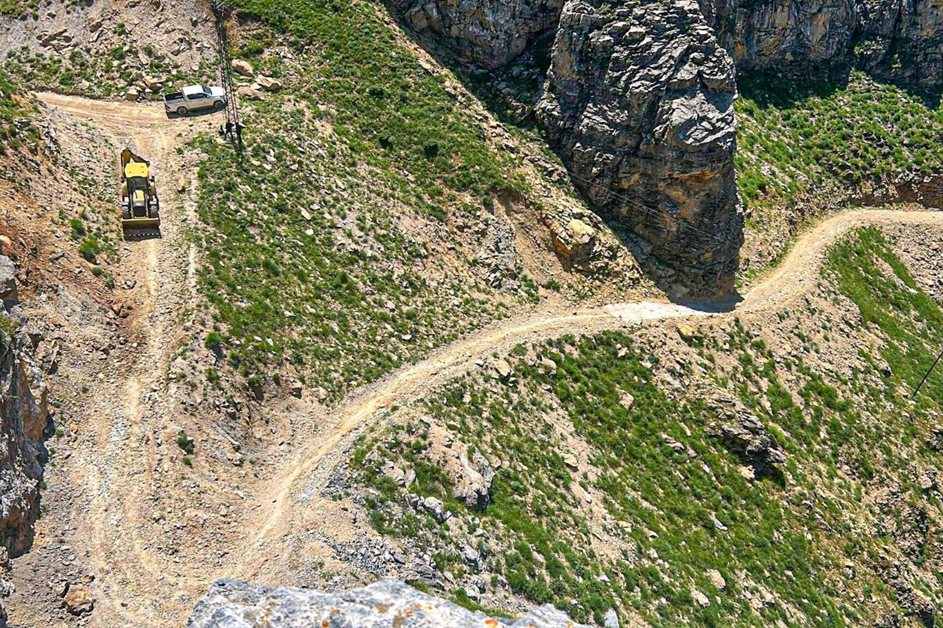 Kozluk'ta 10 kilometrelik mezra yolu yeniden ulaşıma açıldı