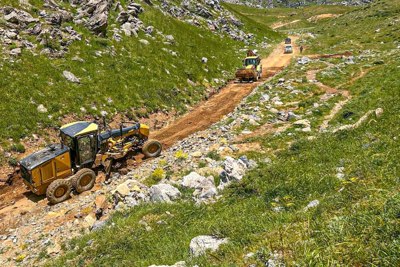 Kozluk'ta 10 kilometrelik mezra yolu yeniden ulaşıma açıldı