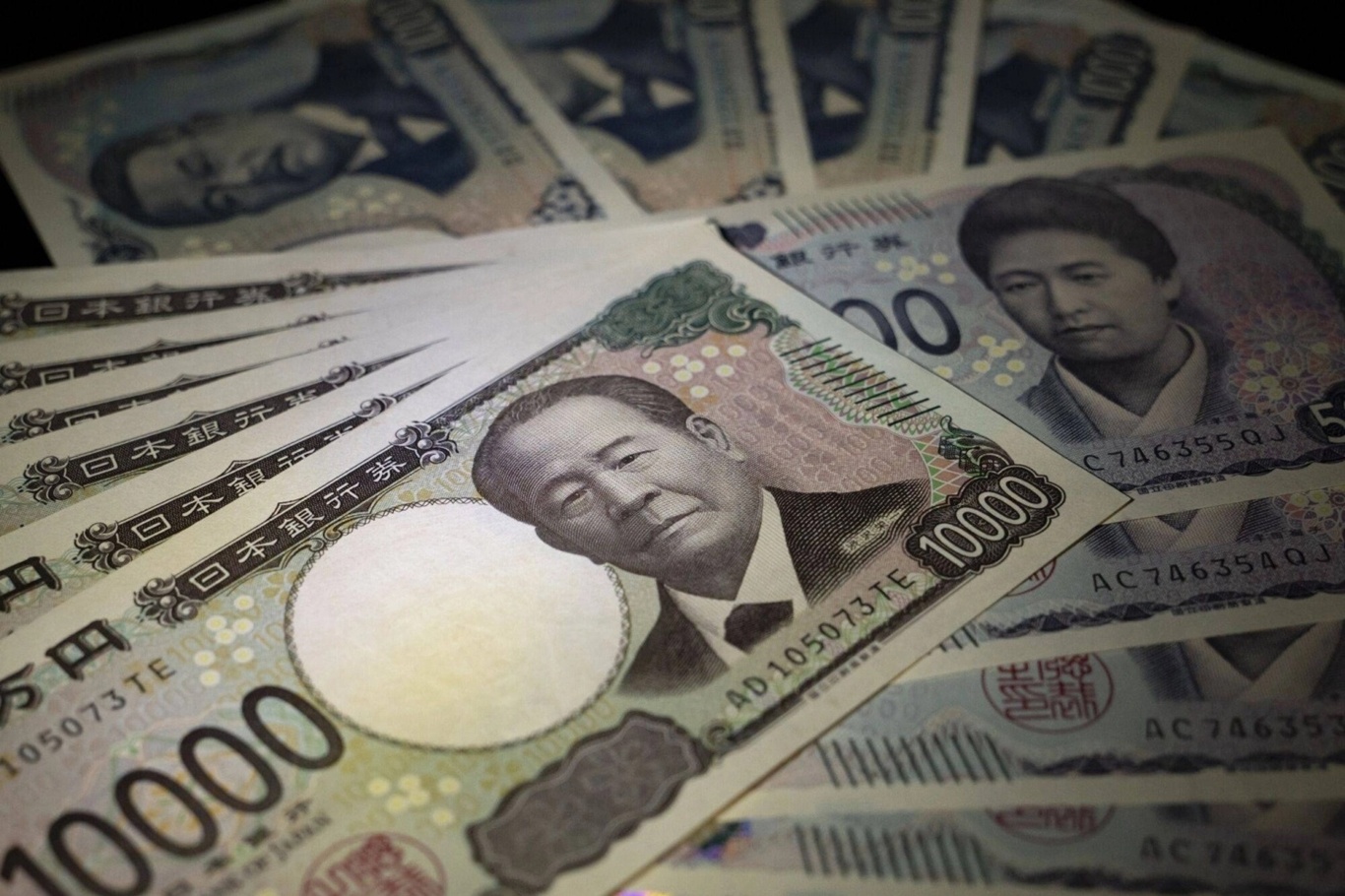 Japon yeni, dolar karşısında en zayıf seviyeyi gördü