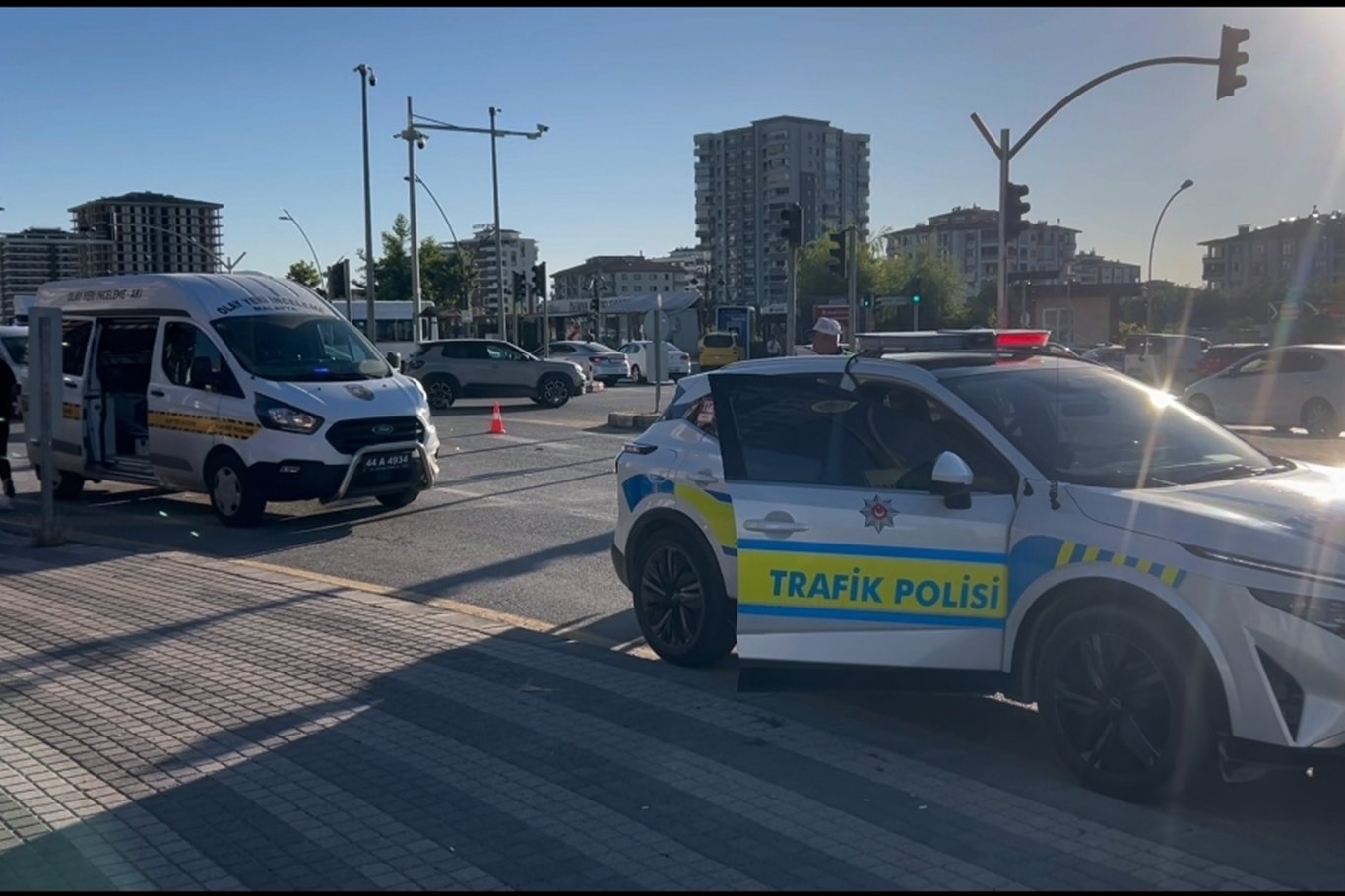 Yaya geçidinde otomobilin çarptığı kadın hayatını kaybetti