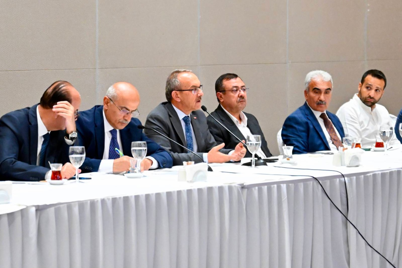Malatya'da iş dünyasıyla ekonomik kalkınma toplantısı